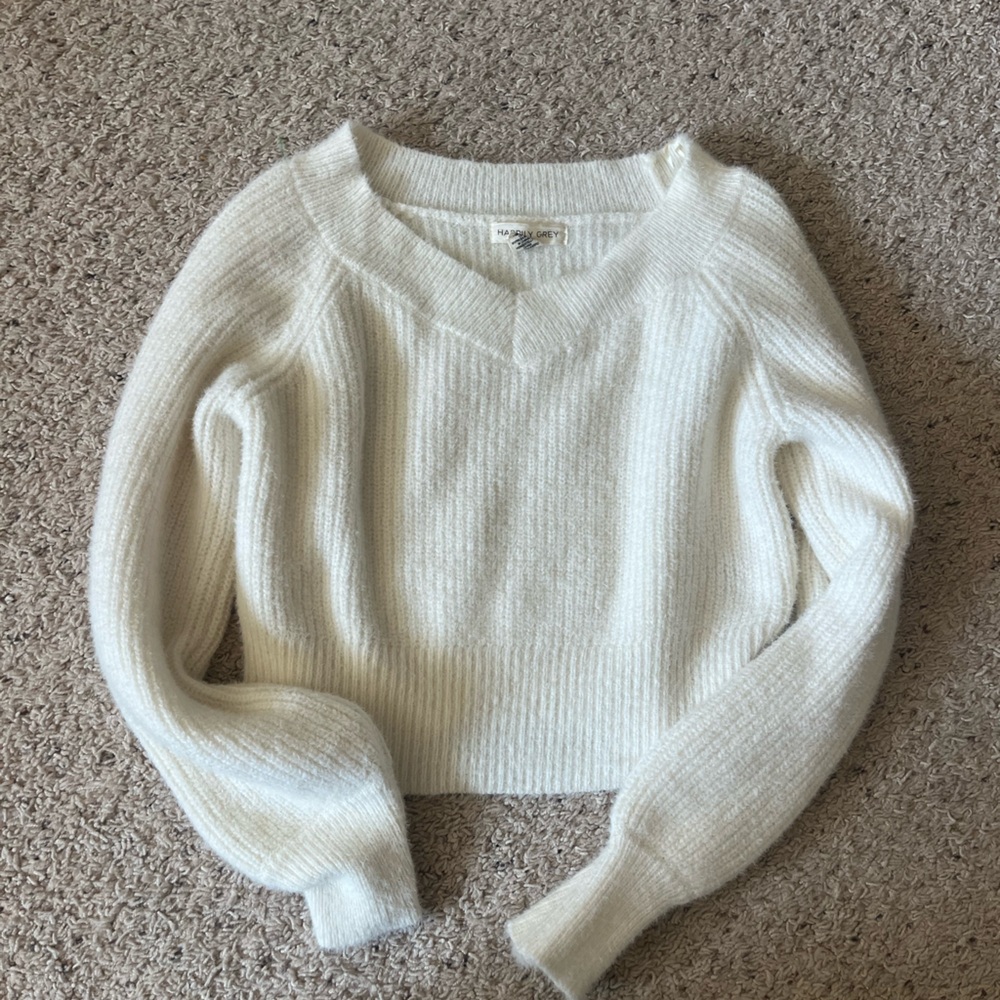 Chic V-Neck White Sweater